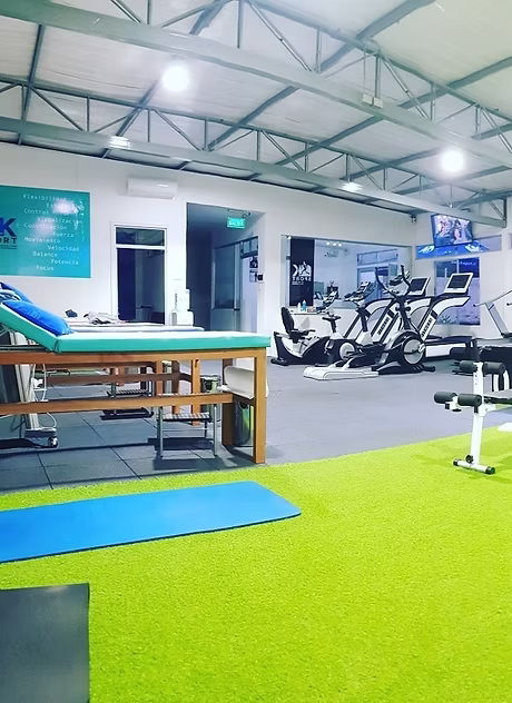 Sesión de kinesiología en el centro K-SPORT de Arica